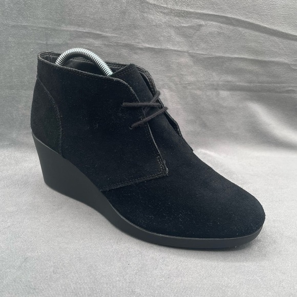 Crocs Dual Comfort Leigh Wedge Black Suede Ankle Boots Shoe 203419 Womens Sz 8.5 - Picture 1 of 11